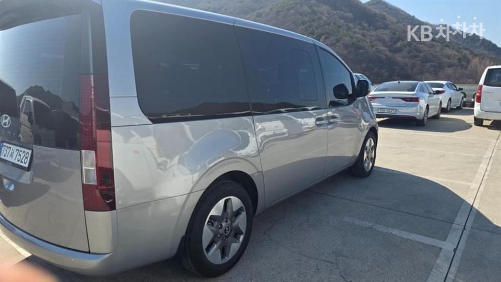 Hyundai Staria — miniaturë 4