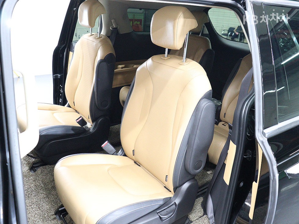 Kia Carnival — miniaturë 16