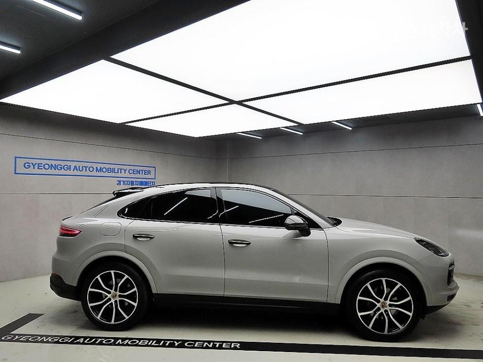 2020 Porsche (9Y0) photo