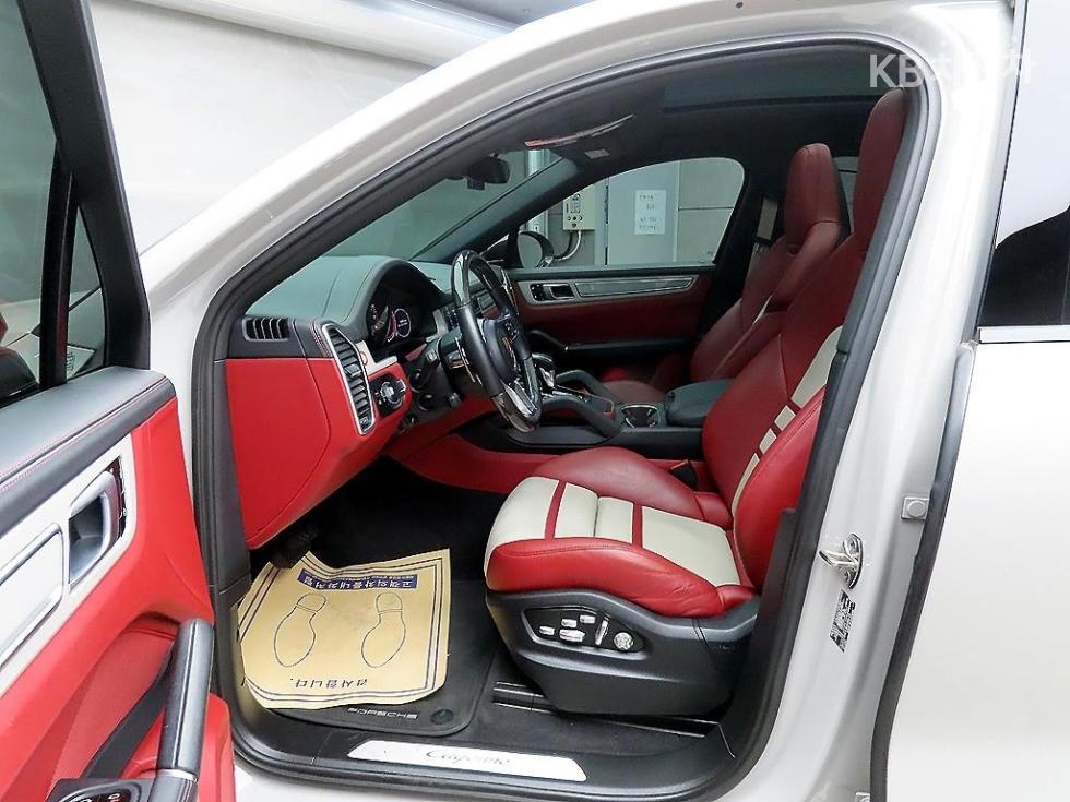2020 Porsche (9Y0) photo
