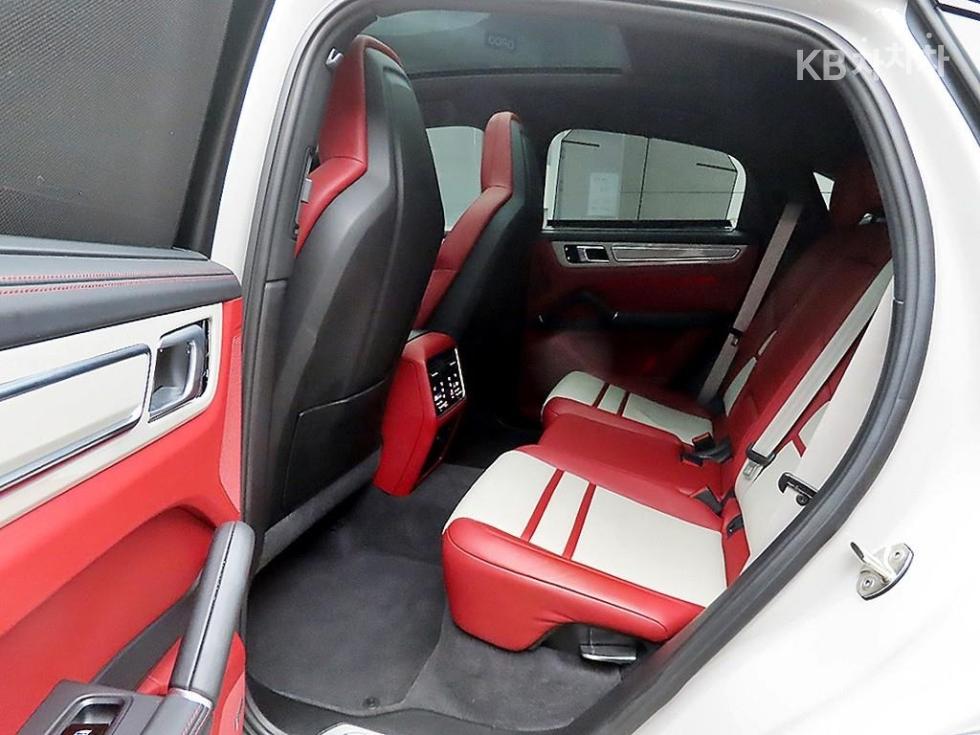 2020 Porsche (9Y0) photo