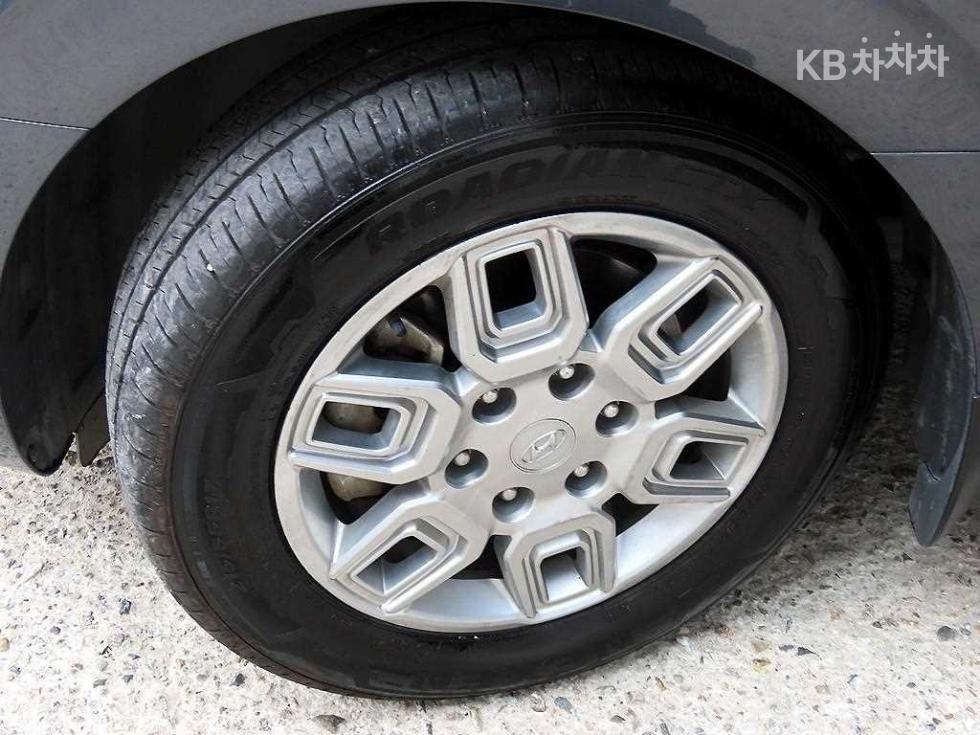 Hyundai Staria — miniaturë 19