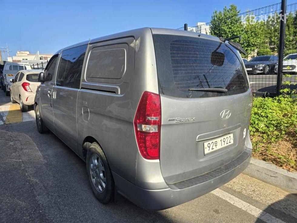 Hyundai Starex — miniaturë 3