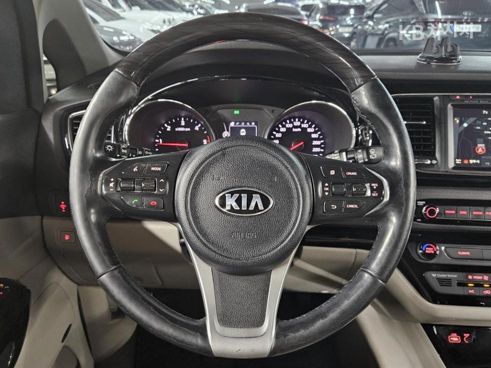Kia Carnival — miniaturë 6