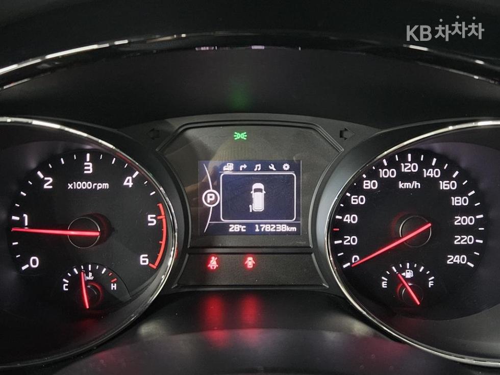 Kia Carnival — miniaturë 7