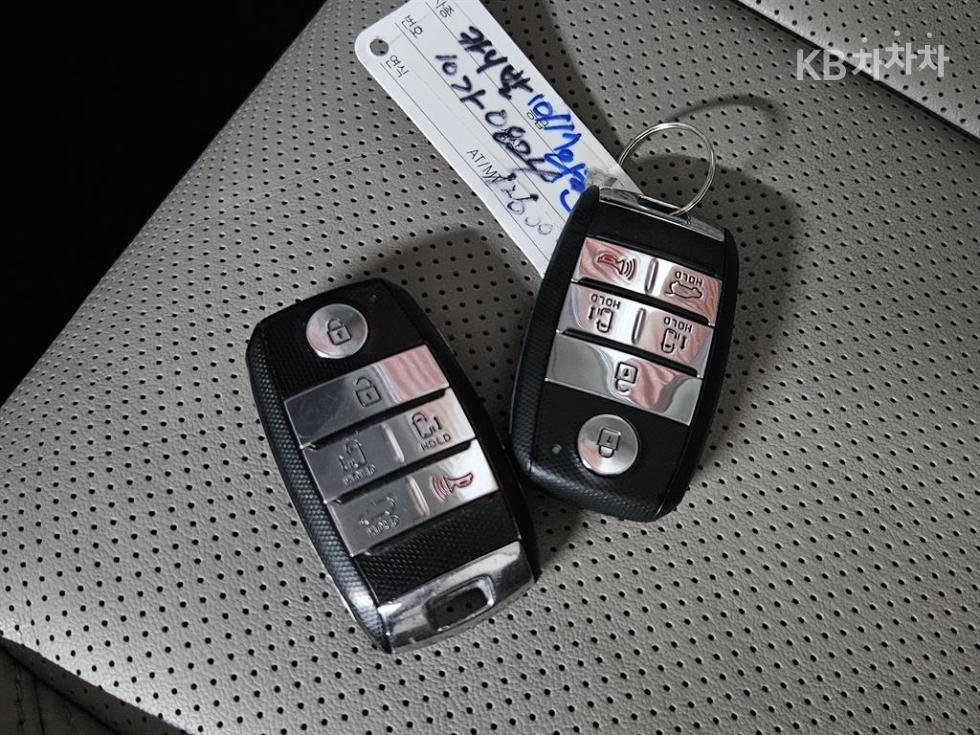 Kia Carnival — miniaturë 10