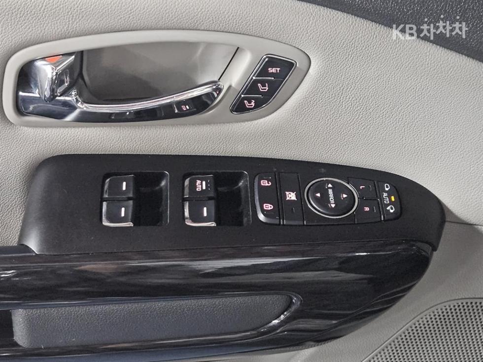 Kia Carnival — miniaturë 14