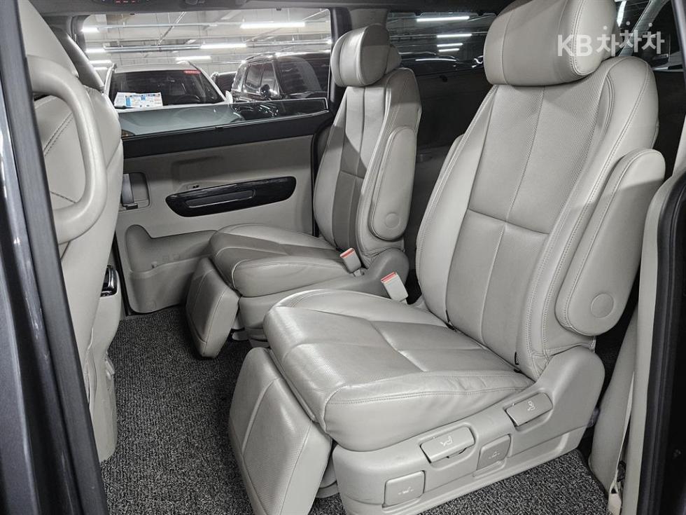 Kia Carnival — miniaturë 16