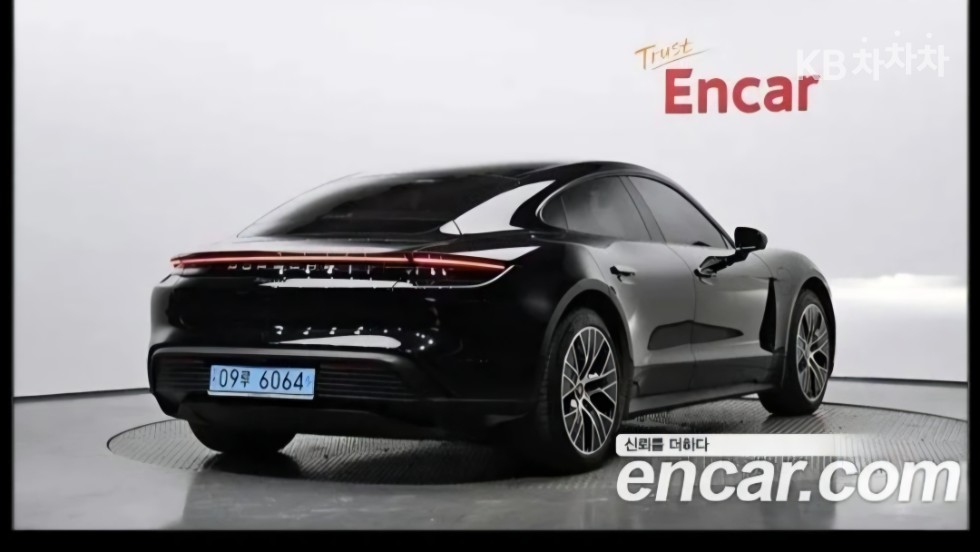 Porsche Taycan — miniaturë 2