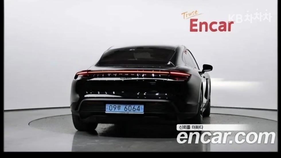 Porsche Taycan — miniaturë 4