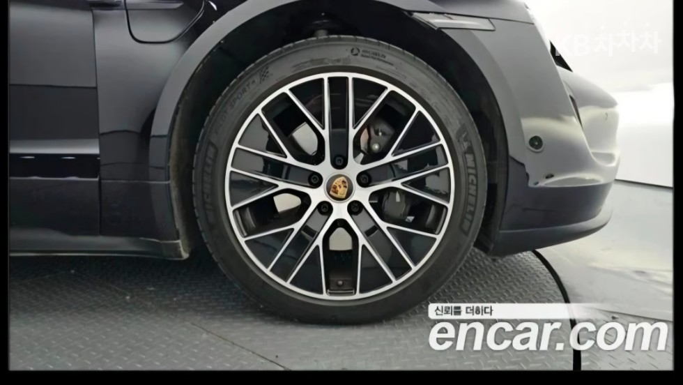 Porsche Taycan — miniaturë 5