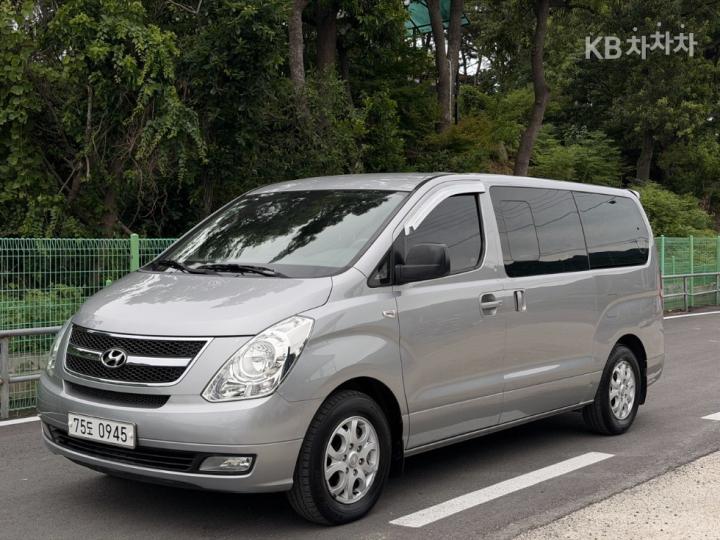 Hyundai Starex 12인승 왜건 CVX — foto 1