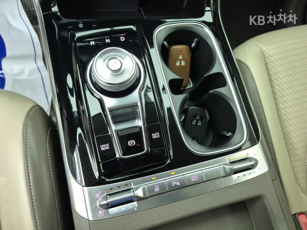 Kia Carnival — miniaturë 8