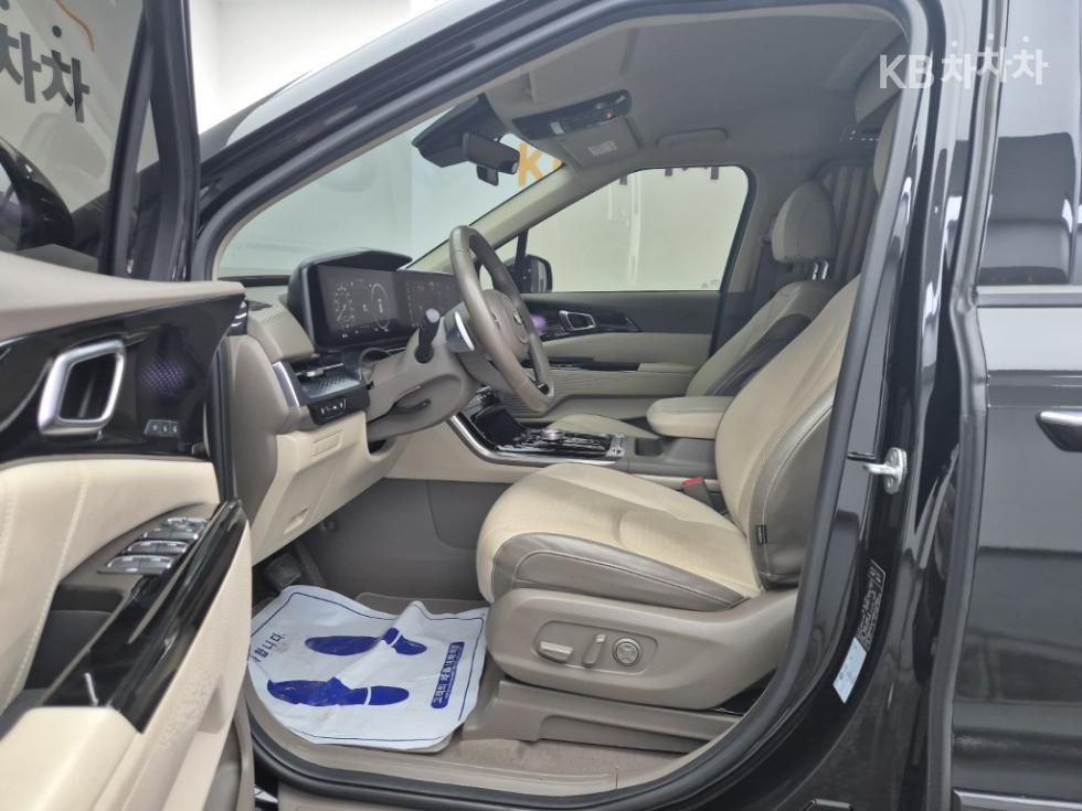 Kia Carnival — miniaturë 11