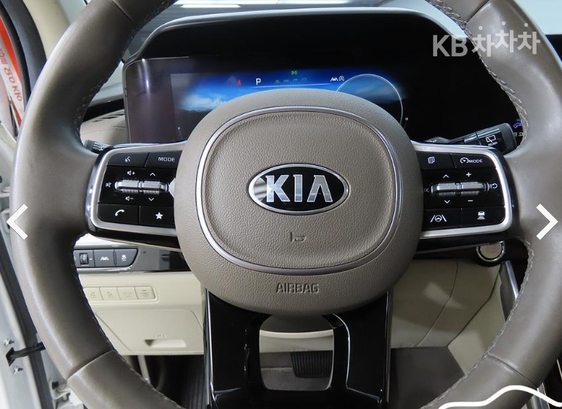 Kia Carnival — miniaturë 9