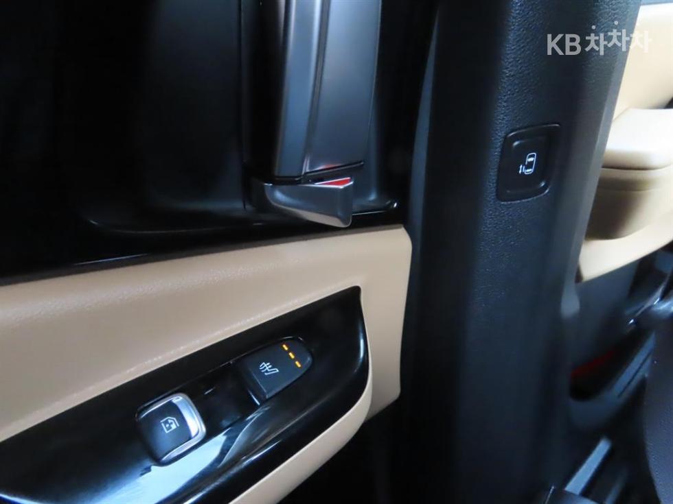 Kia Carnival — miniaturë 6