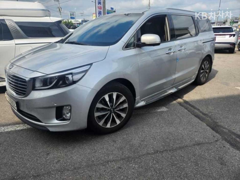 Kia Carnival — miniaturë 2