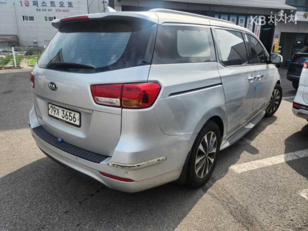 Kia Carnival — miniaturë 3