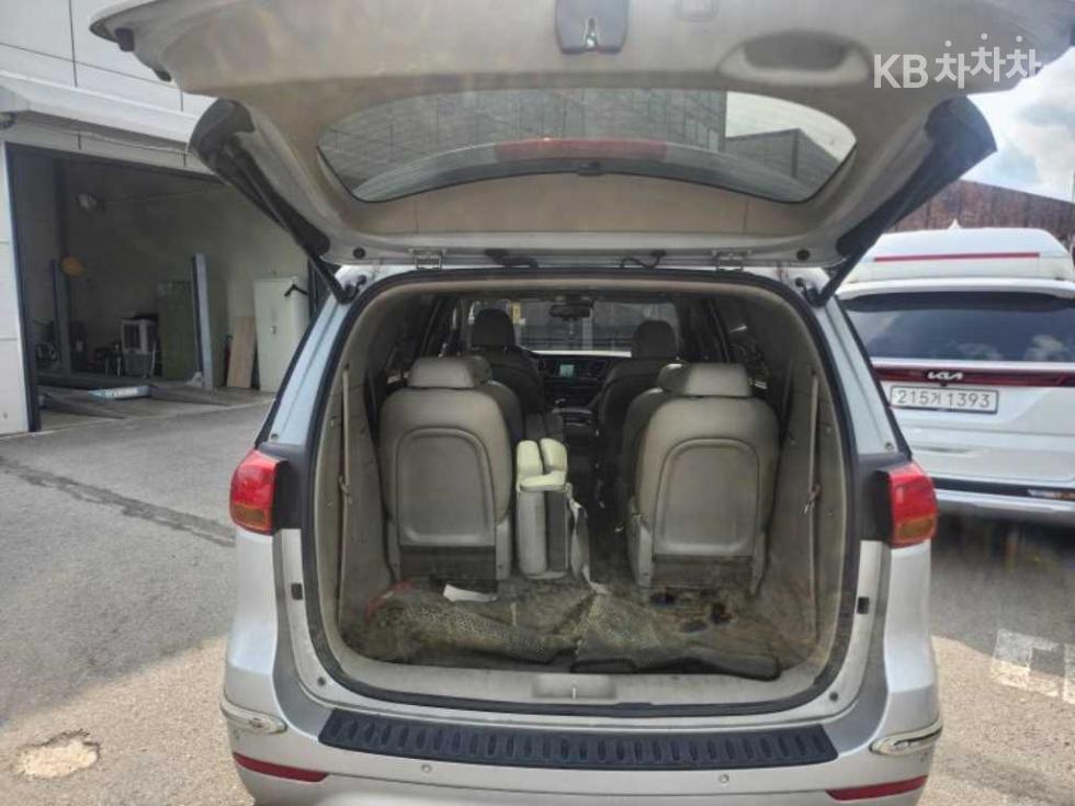 Kia Carnival — miniaturë 5