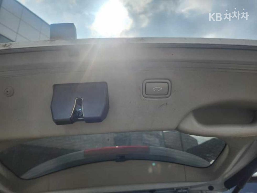 Kia Carnival — miniaturë 8