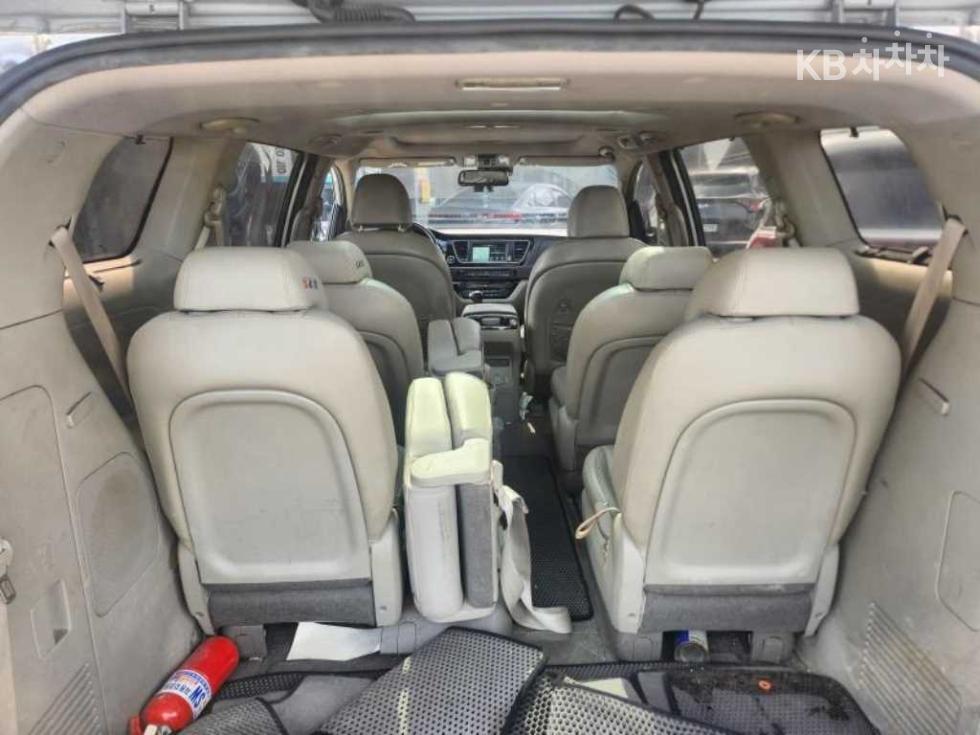 Kia Carnival — miniaturë 9