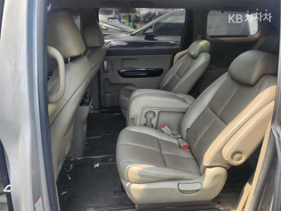 Kia Carnival — miniaturë 10