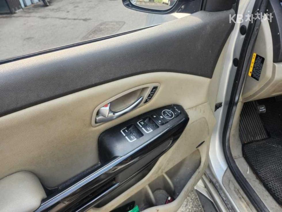 Kia Carnival — miniaturë 11