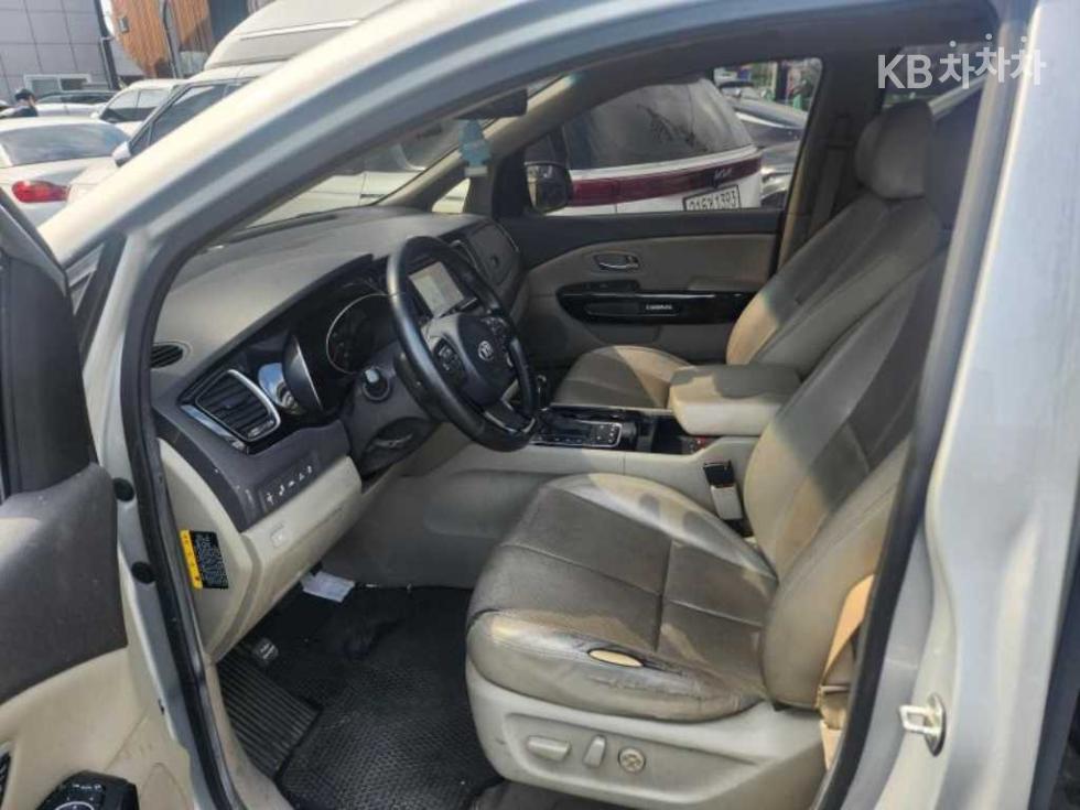Kia Carnival — miniaturë 12
