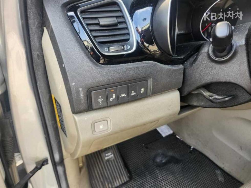 Kia Carnival — miniaturë 13