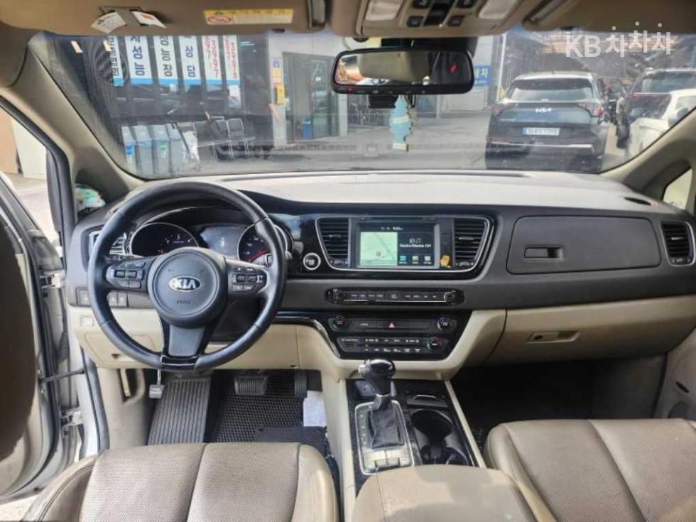 Kia Carnival — miniaturë 14