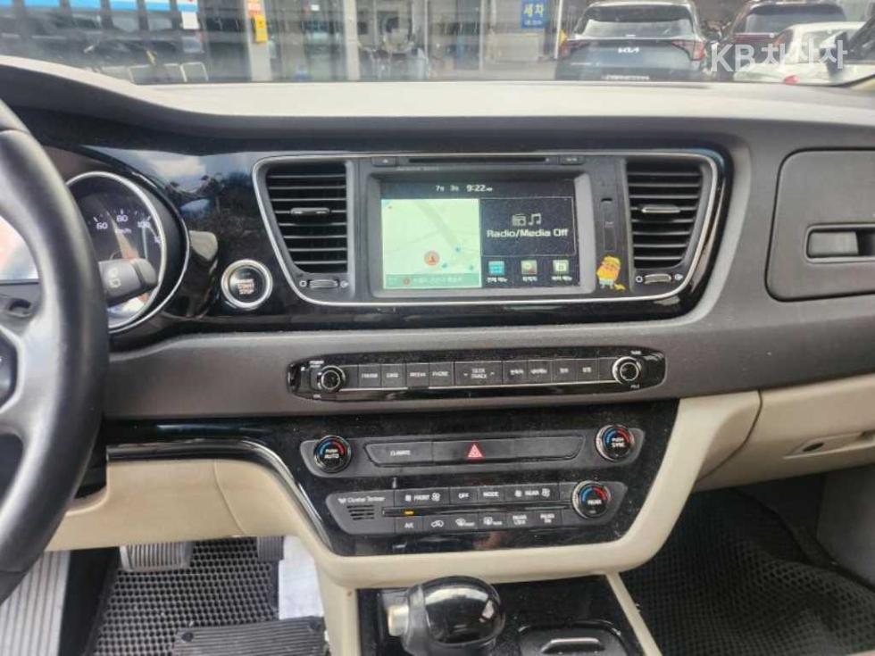 Kia Carnival — miniaturë 17