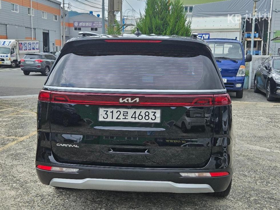 Kia Carnival — miniaturë 4