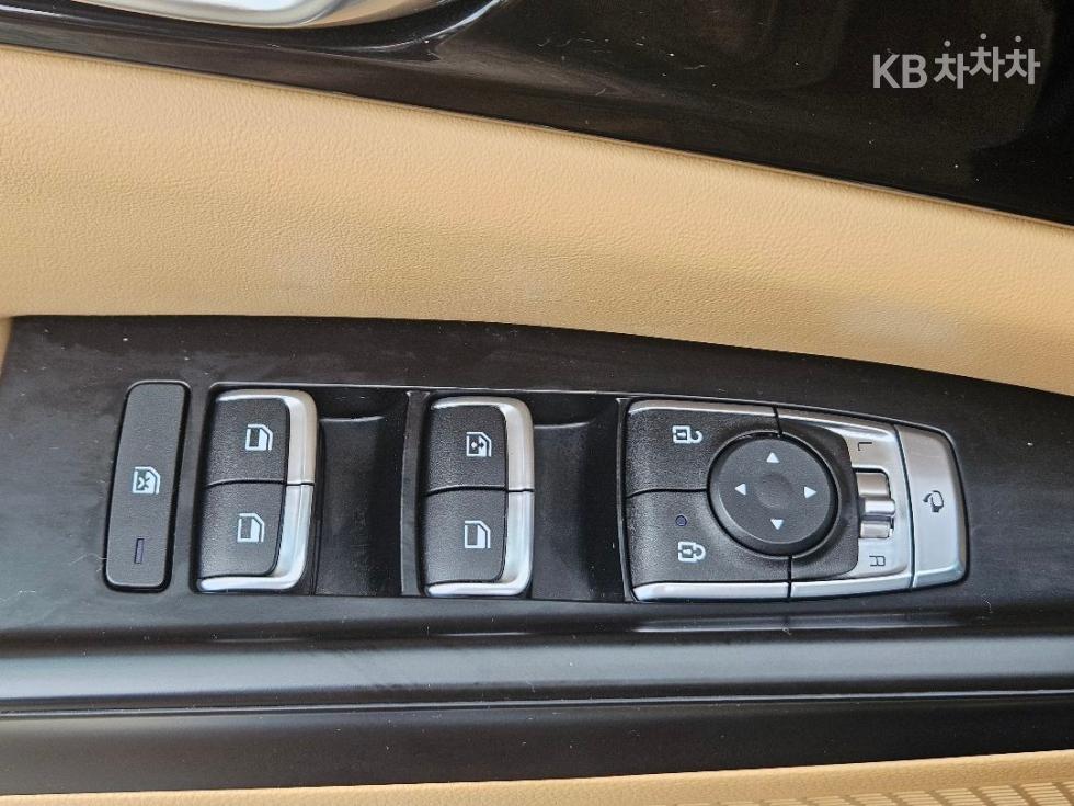 Kia Carnival — miniaturë 7