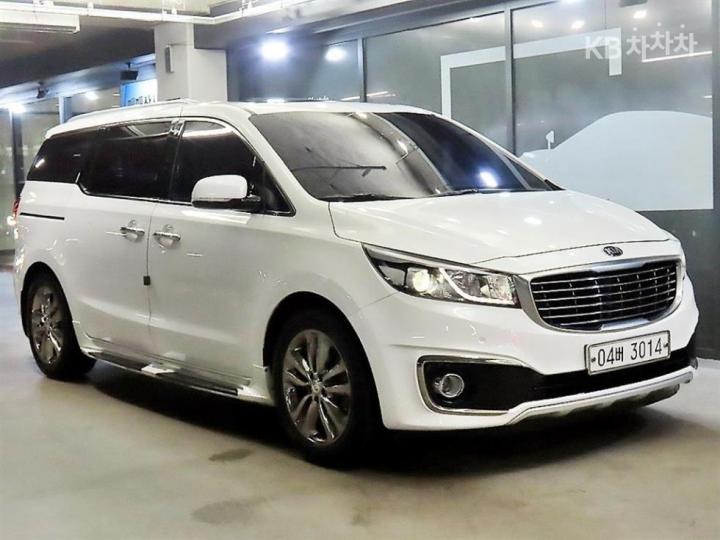 Kia Carnival 9  seats 2.2  diesel  noblesse — foto 1
