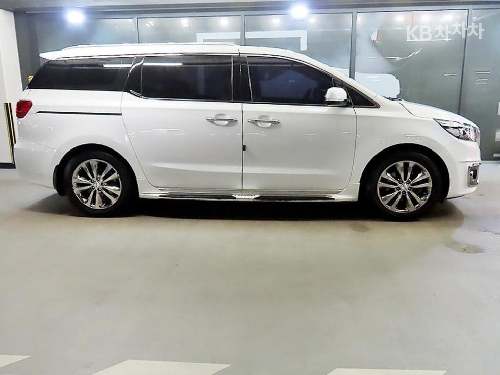 Kia Carnival — miniaturë 3