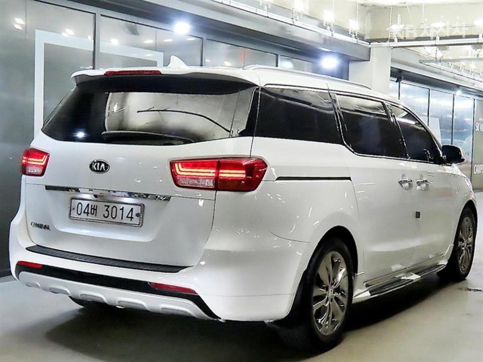 Kia Carnival — miniaturë 4