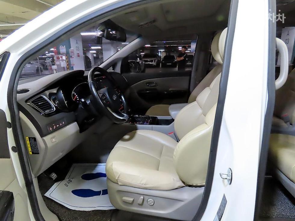 Kia Carnival — miniaturë 6