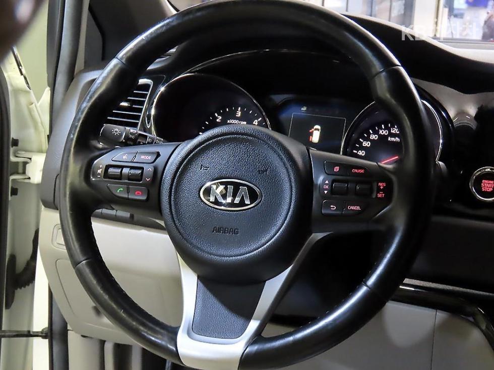 Kia Carnival — miniaturë 8