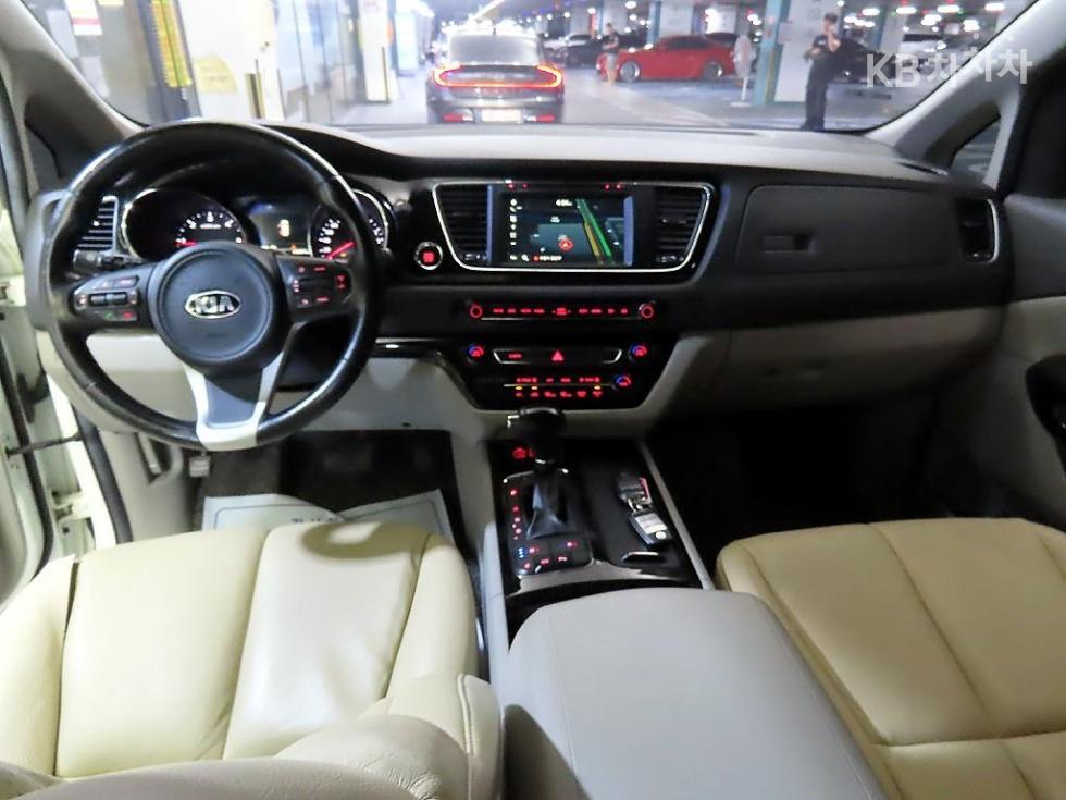 Kia Carnival — miniaturë 10