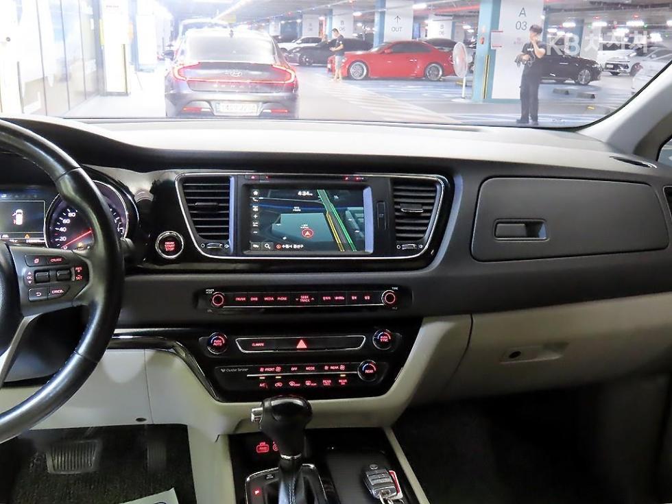 Kia Carnival — miniaturë 11