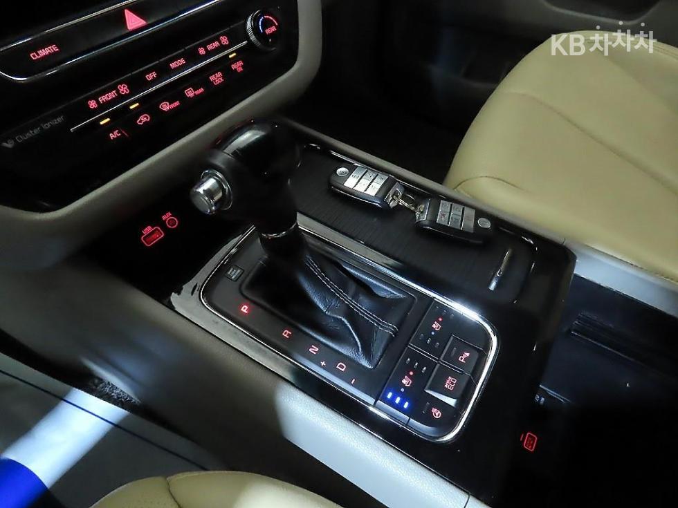 Kia Carnival — miniaturë 12
