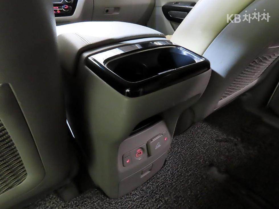 Kia Carnival — miniaturë 14
