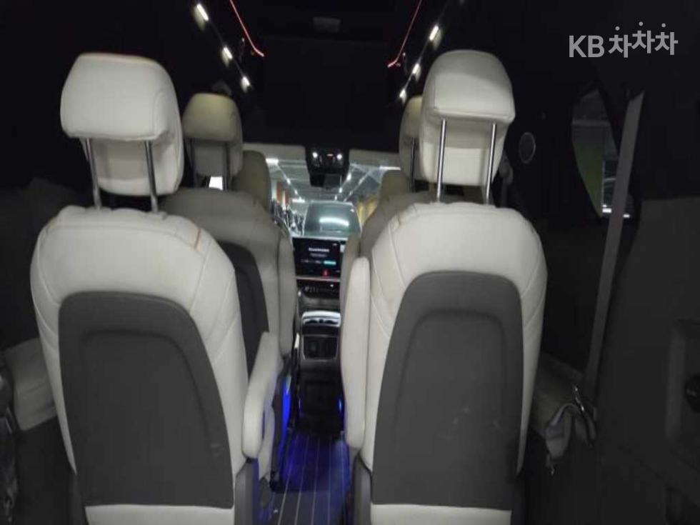 Kia Carnival — miniaturë 8