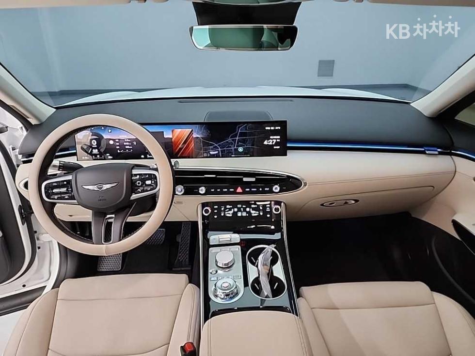 2025 Genesis GV70 photo