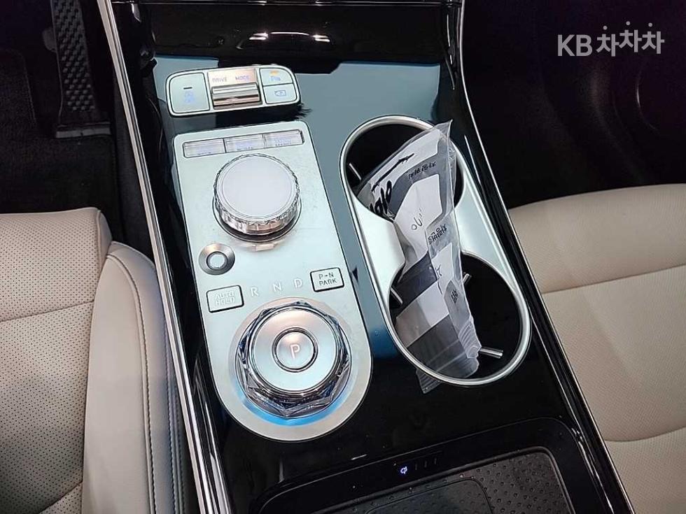 2025 Genesis GV70 photo