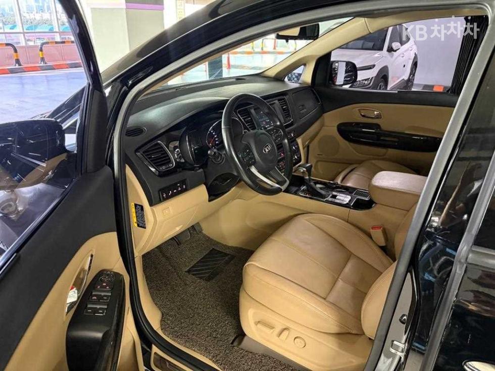 Kia Carnival — miniaturë 5