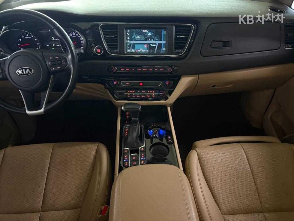 Kia Carnival — miniaturë 6