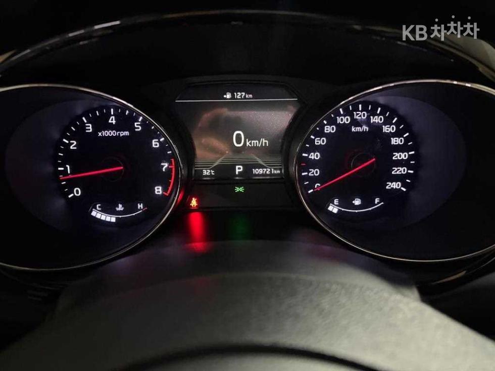 Kia Carnival — miniaturë 7