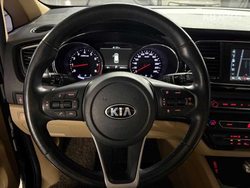 Kia Carnival — miniaturë 8