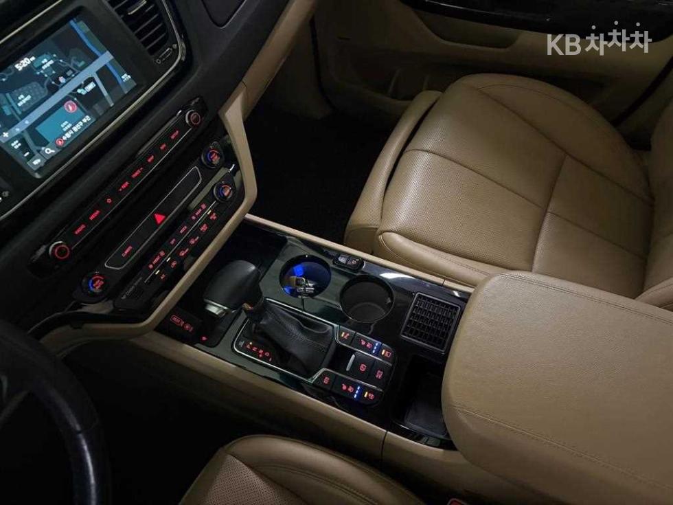 Kia Carnival — miniaturë 11